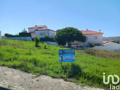 Fotografia 4 de Terreno urbano de 680 m² em Lourinhã