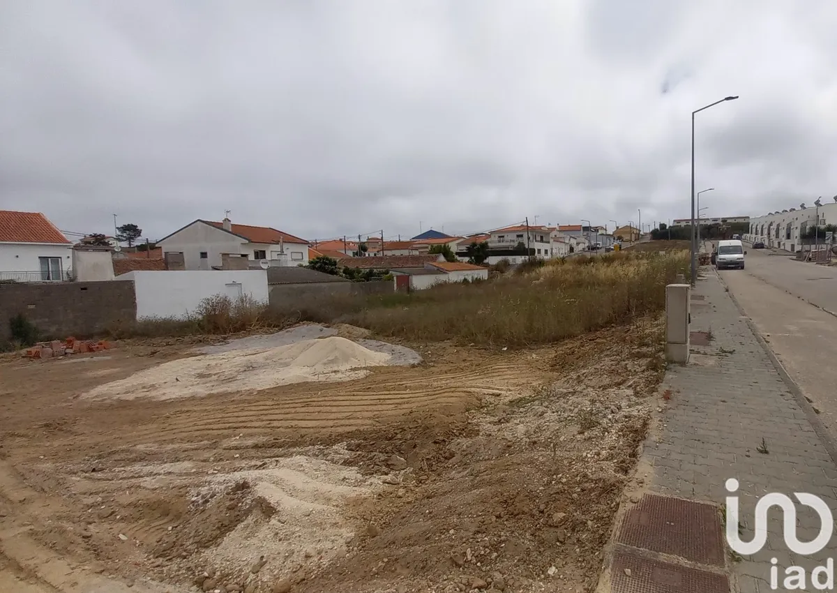 Terreno de 157 m² em Atouguia da Baleia