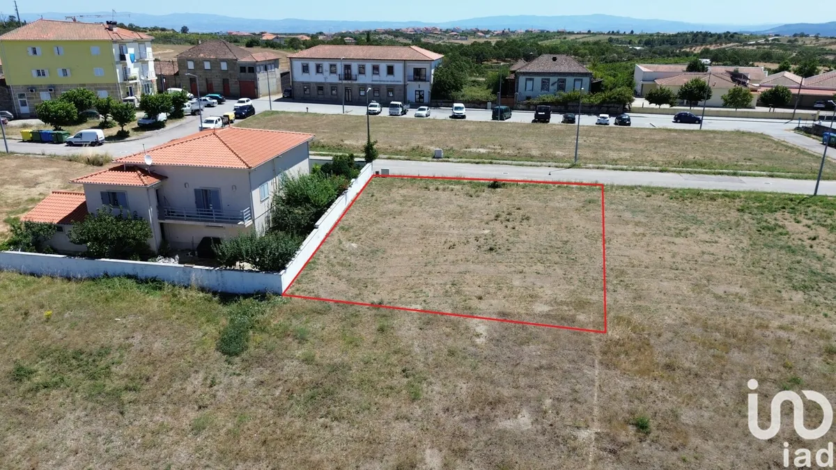 Terreno de 450 m² em Carrazedo de Montenegro e Curros