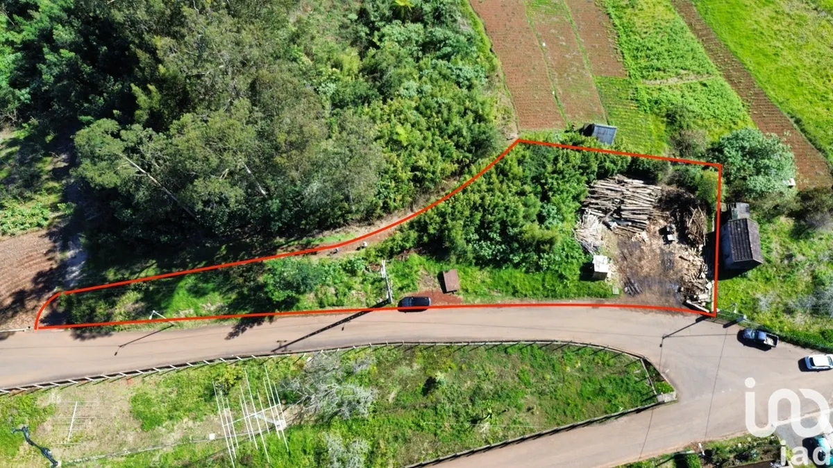 Terreno urbano de 1520 m² em São Jorge