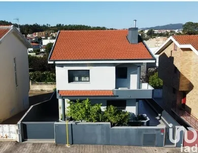 House at Campo e Sobrado