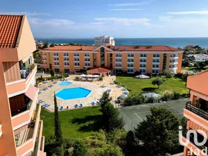 Apartamento T3 em Carcavelos e Parede