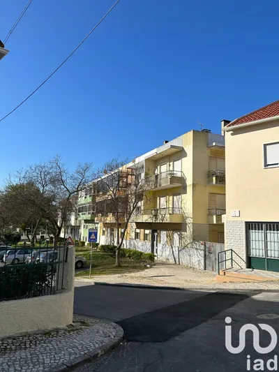 Fotografia 3 de Prédio de 400 m² em Pontinha e Famões