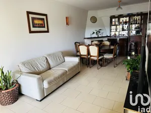 Apartamento T2 em Carcavelos e Parede