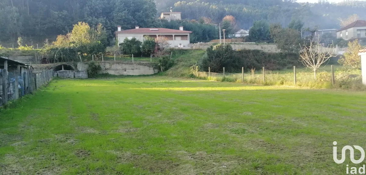 Terreno de 1217 m² em Refóios do Lima