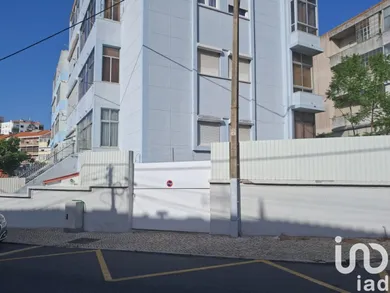 Apartment T2 in Laranjeiro e Feijó