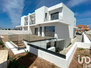 House at Igreja Nova e Cheleiros