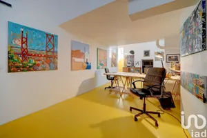 Casa com espaço comercial T1 em Ajuda