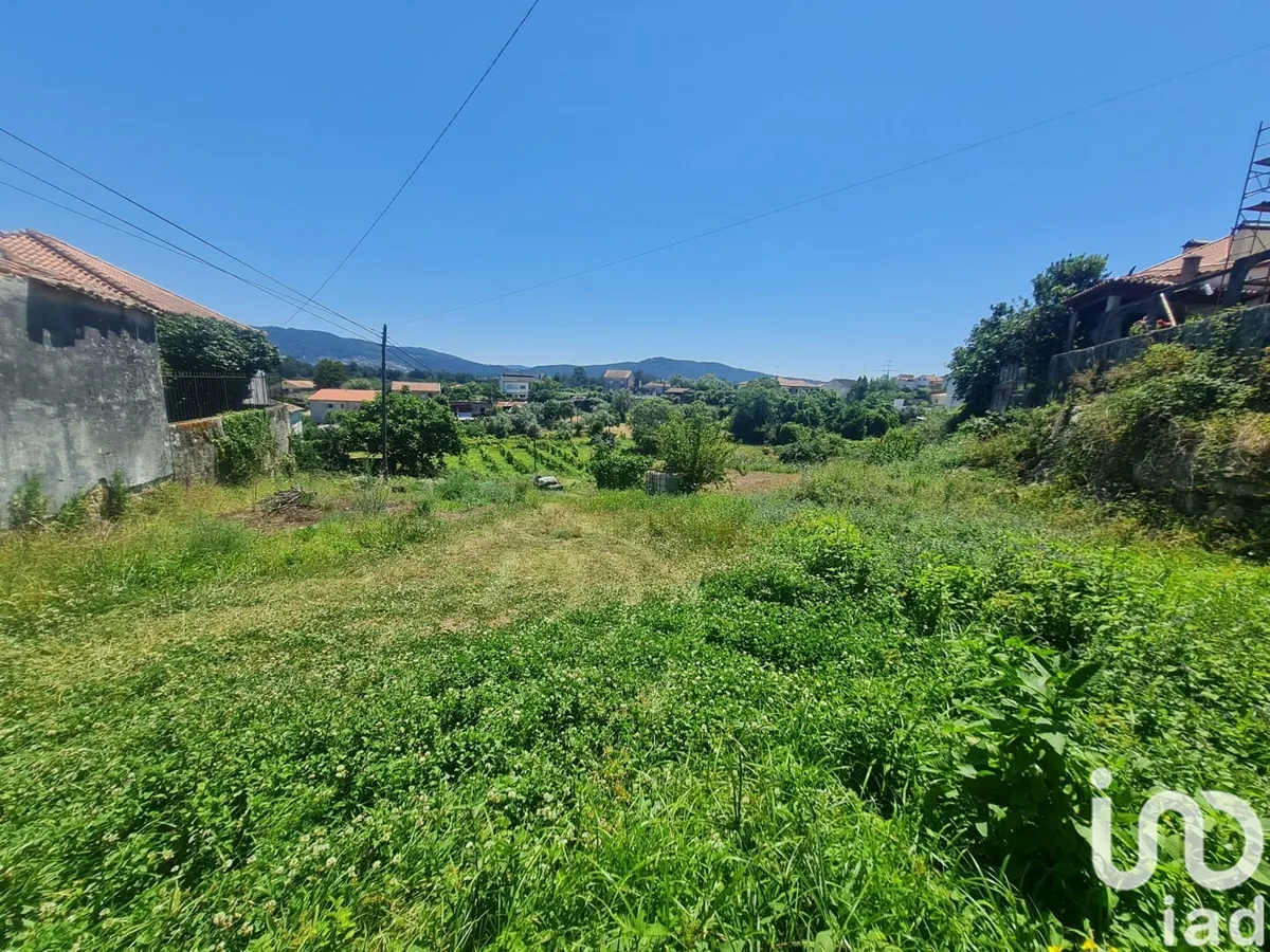 Terreno de 684 m² em Cardielos e Serreleis