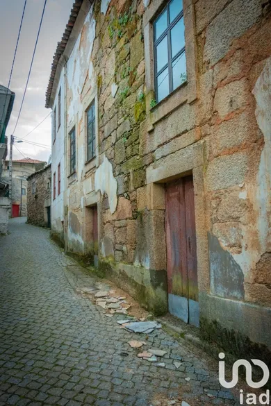 Building  in Longa