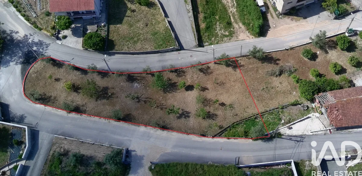 Terreno urbano de 834 m² em Arrabal