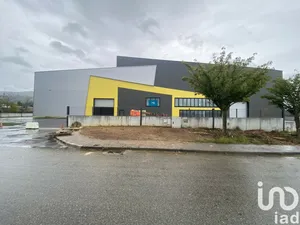 Commercial walls  at Gandra e Taião