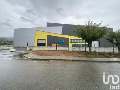 Commercial walls  at Gandra e Taião