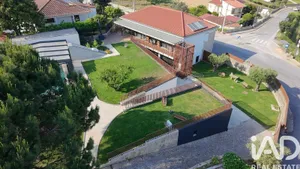 Espaço comercial em Navió e Vitorino dos Piães