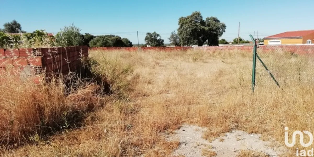 Terreno de 940 m² em Cano