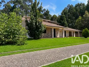 Casa/Moradia  em Vouzela e Paços de Vilharigues