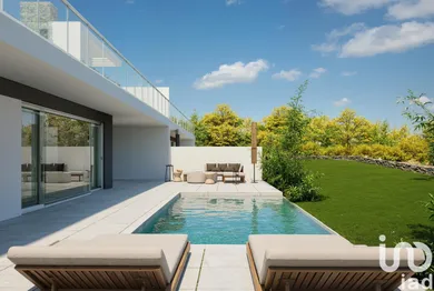 Casa/Moradia  em Igreja Nova e Cheleiros