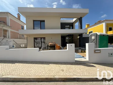 House at Charneca De Caparica E Sobreda