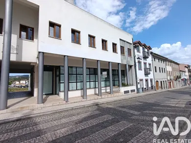 Loja / Estabelecimento Comercial em Arrifana