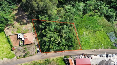 Building plot at São Jorge