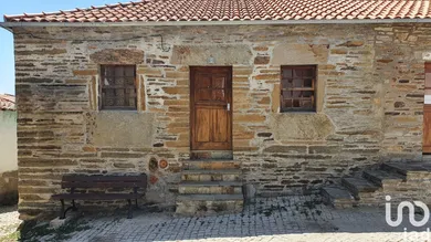 Casa de aldeia em Açoreira