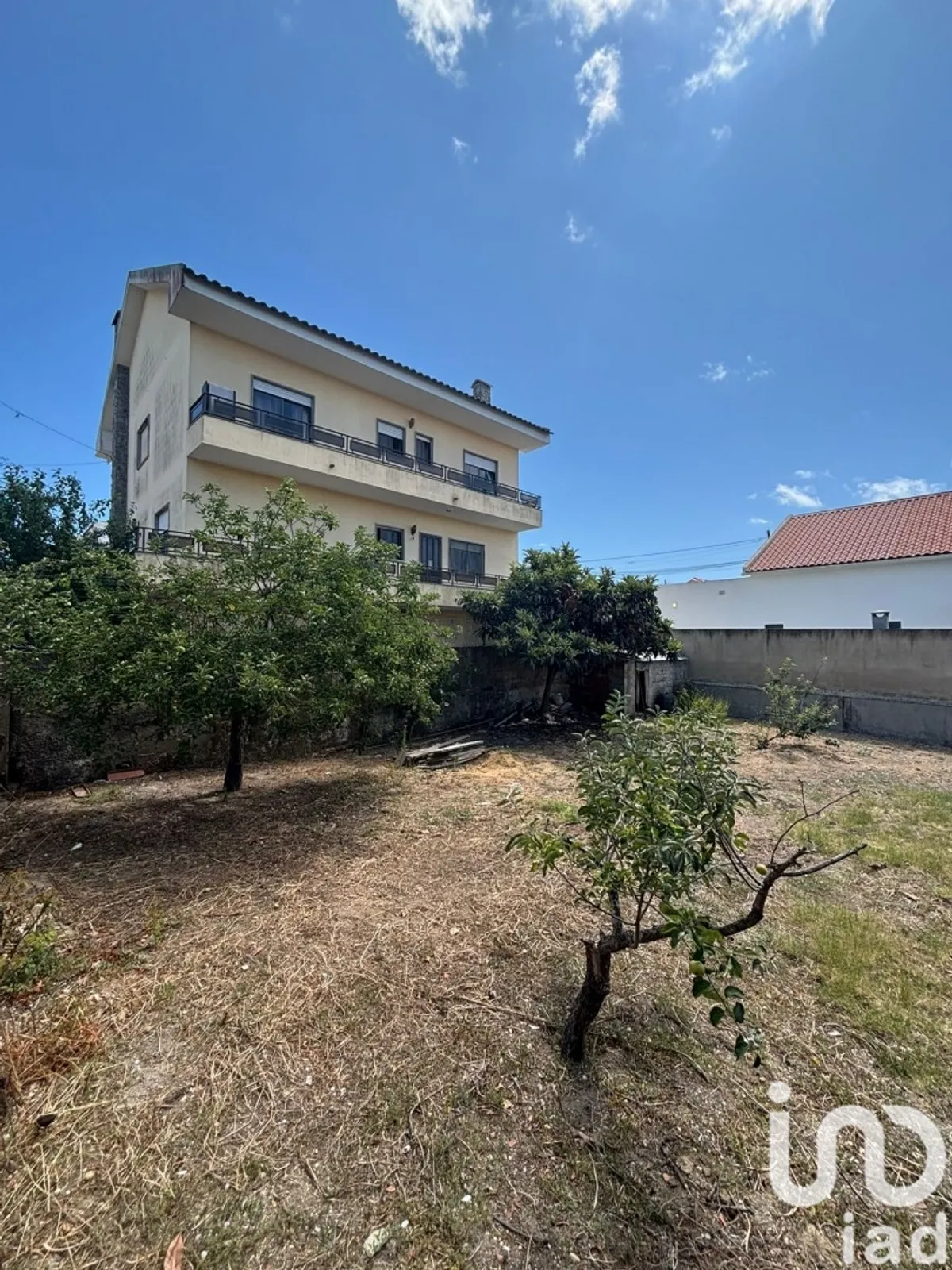 Terreno de 315 m² em Charneca De Caparica E Sobreda