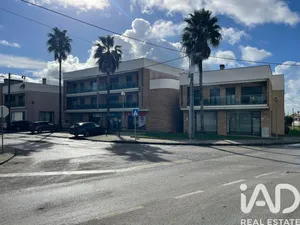 Loja / Estabelecimento Comercial em Campelos e Outeiro da Cabeça
