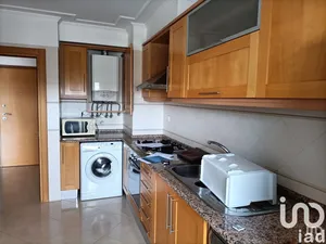 Apartamento T2 em Santo António dos Cavaleiros e Frielas