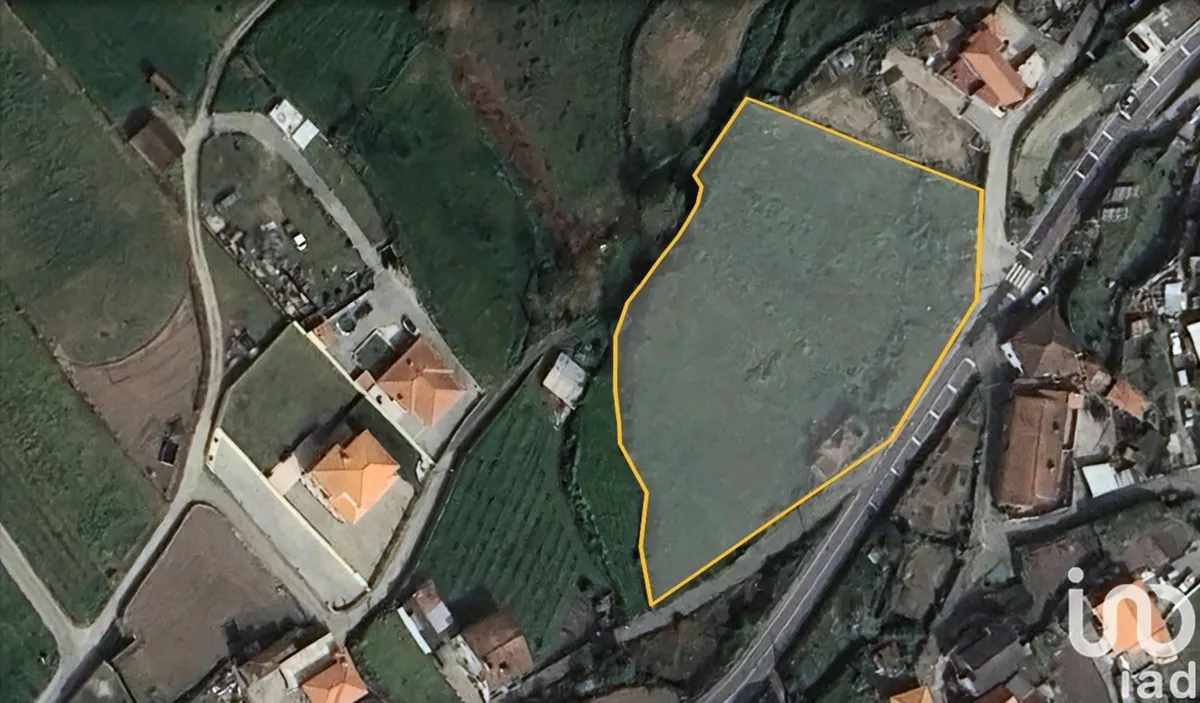 Terreno de 4880 m² em Vila meã