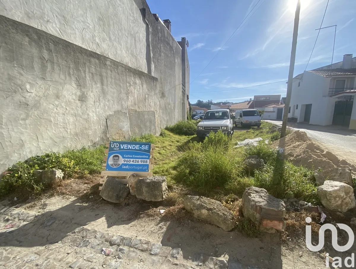 Terreno urbano de 225 m² em Alcobaça e Vestiaria