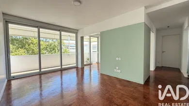 Apartamento T2 em Carcavelos e Parede