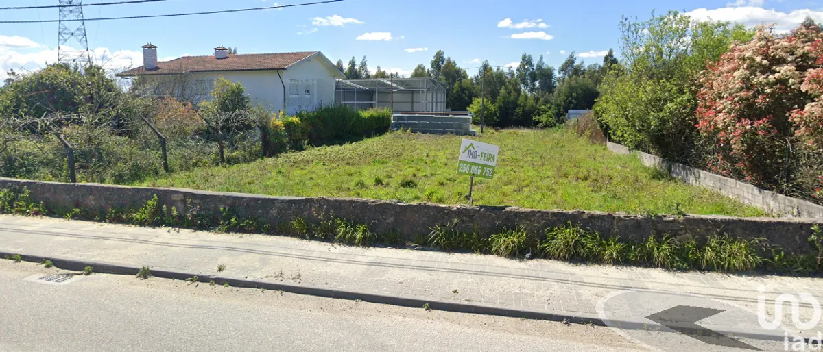 Terreno urbano de 984 m² em Santa Maria da Feira, Travanca, Sanfins e Espargo