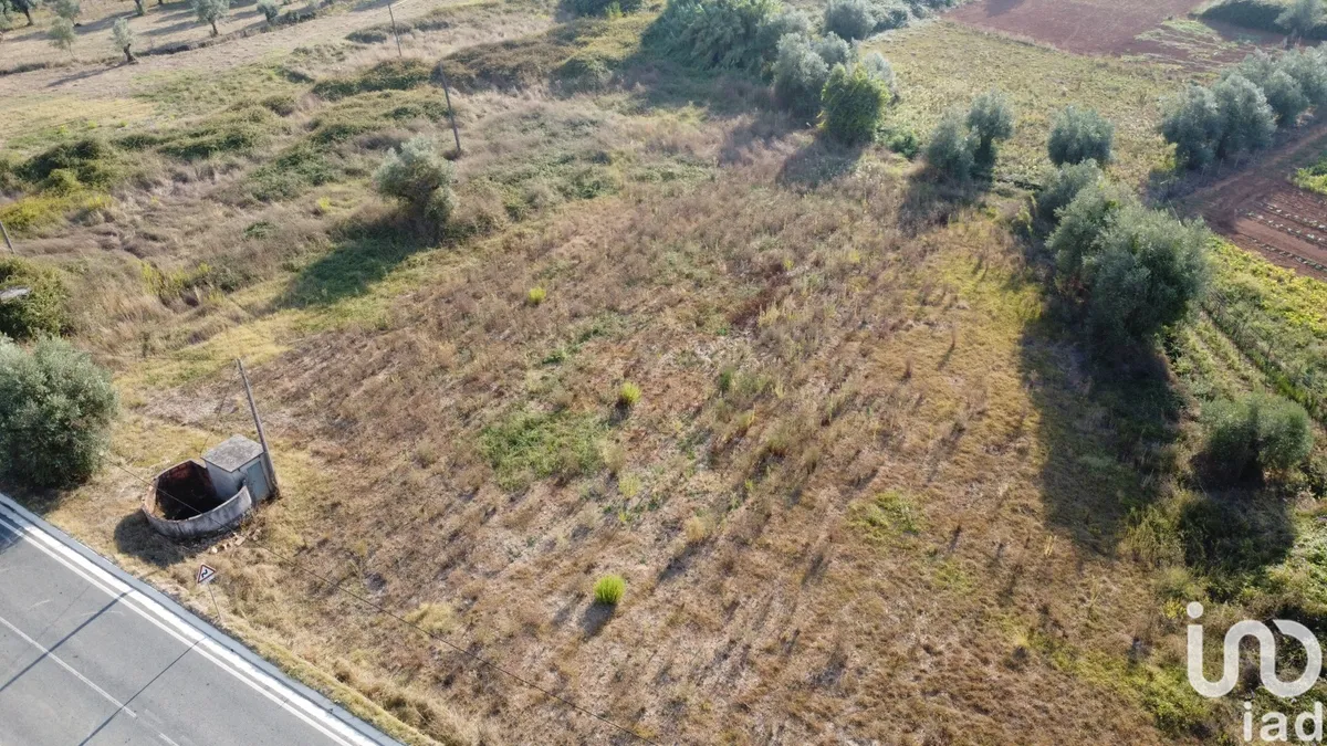 Terreno urbano de 640 m² em Areias e Pias