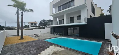 Maison à Charneca De Caparica E Sobreda