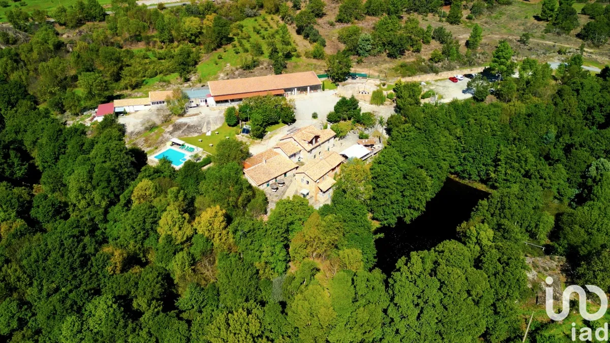 Prédio de 12 284 m² em Aldeia Viçosa