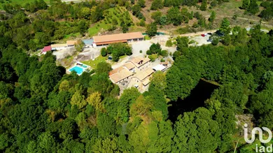 Prédio em Aldeia Viçosa