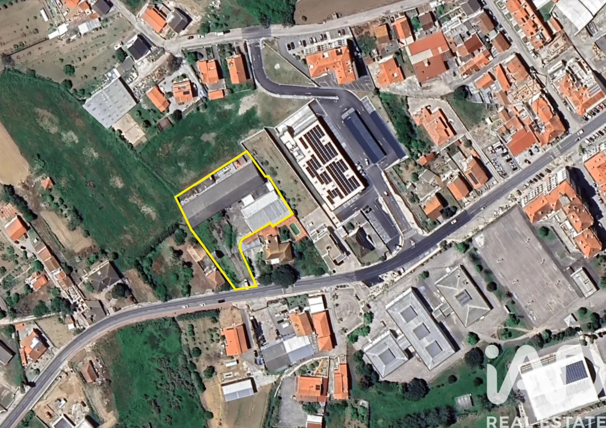 Prédio de 2536 m² em Lourinhã e Atalaia