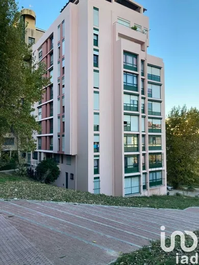 Casa com espaço comercial  em Massamá e Monte Abraão