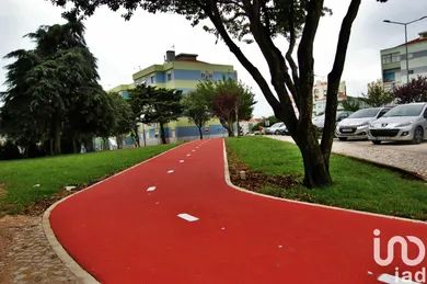 Casa com espaço comercial  em Massamá e Monte Abraão