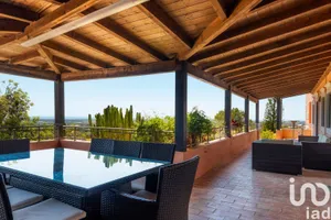 House  at Santa Bárbara de Nexe