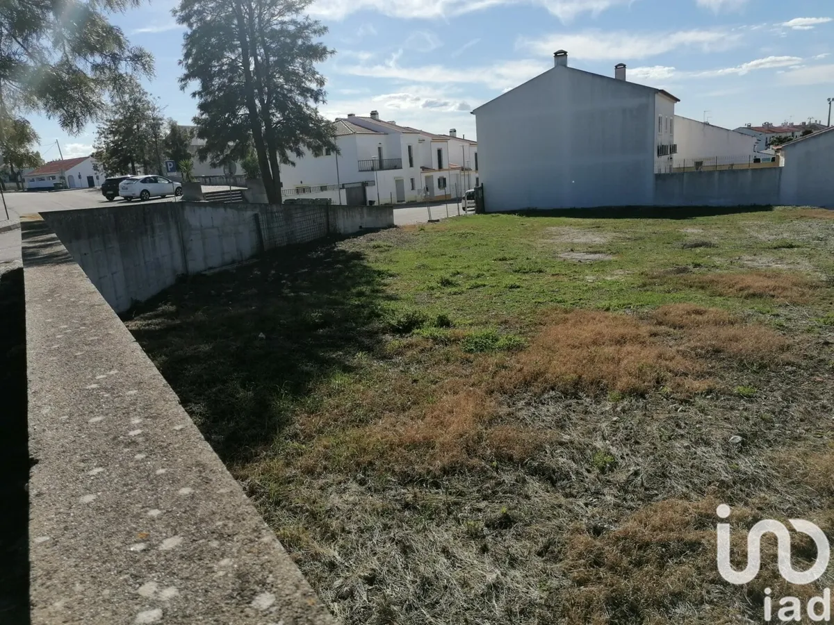 Terreno de 553 m² em Aguiar