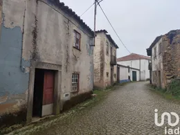 Casa de aldeia em Penas Roias