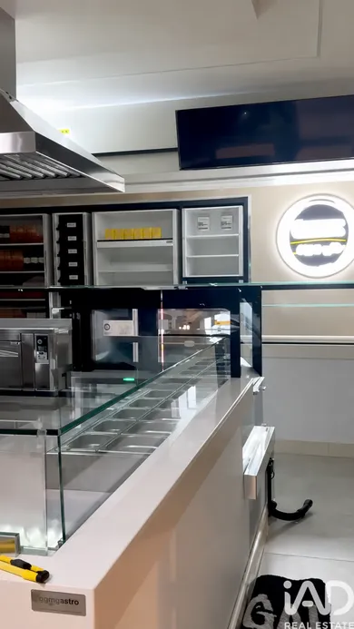Loja / Estabelecimento Comercial em Póvoa De Santo Adrião E Olival Basto