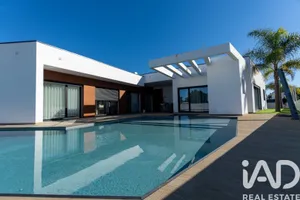 Casa/Moradia  em Gâmbia-Pontes-Alto da Guerra