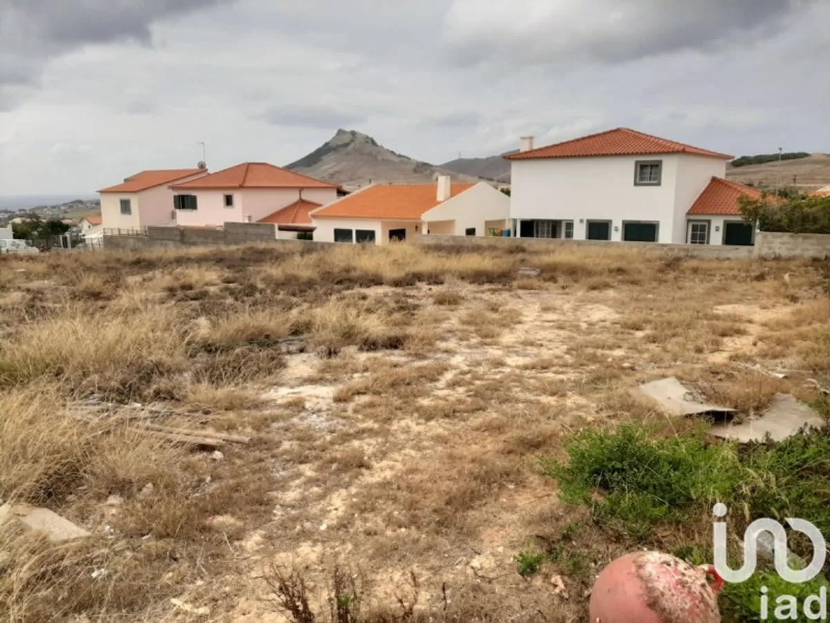 Terreno urbano de 422 m² em Porto Santo