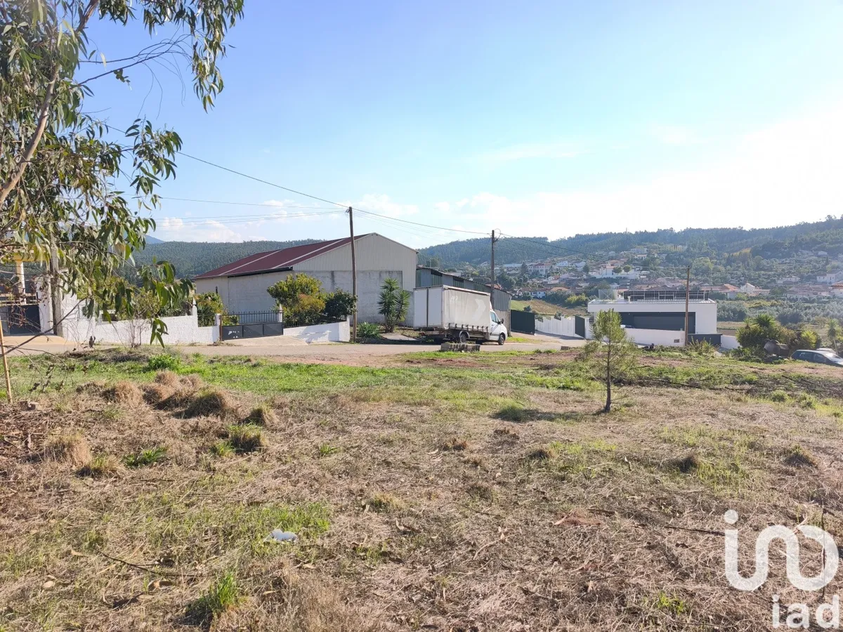 Terreno de 2200 m² em Vila Nova de Monsarros