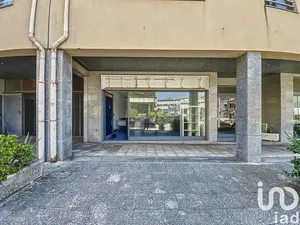 Shop/Premises commercial  in Lordelo Do Ouro E Massarelos