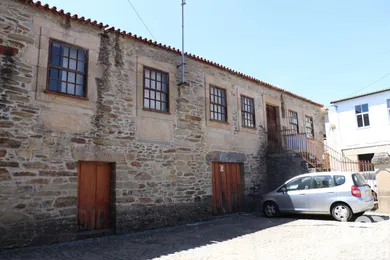 Traditional house  in Louredo e Fornelos