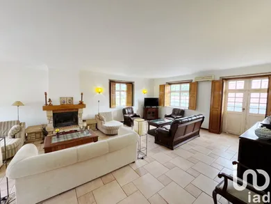 Apartment T4 in Vila e Roussas