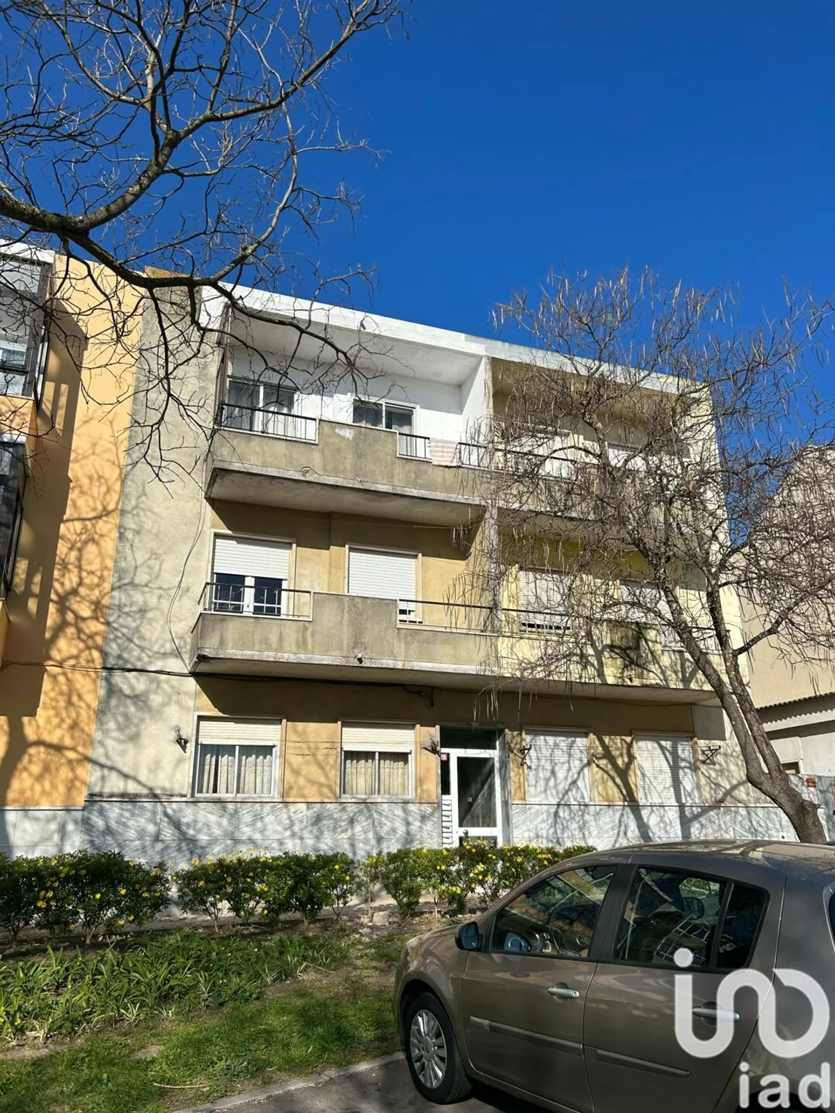 Prédio de 400 m² em Pontinha e Famões